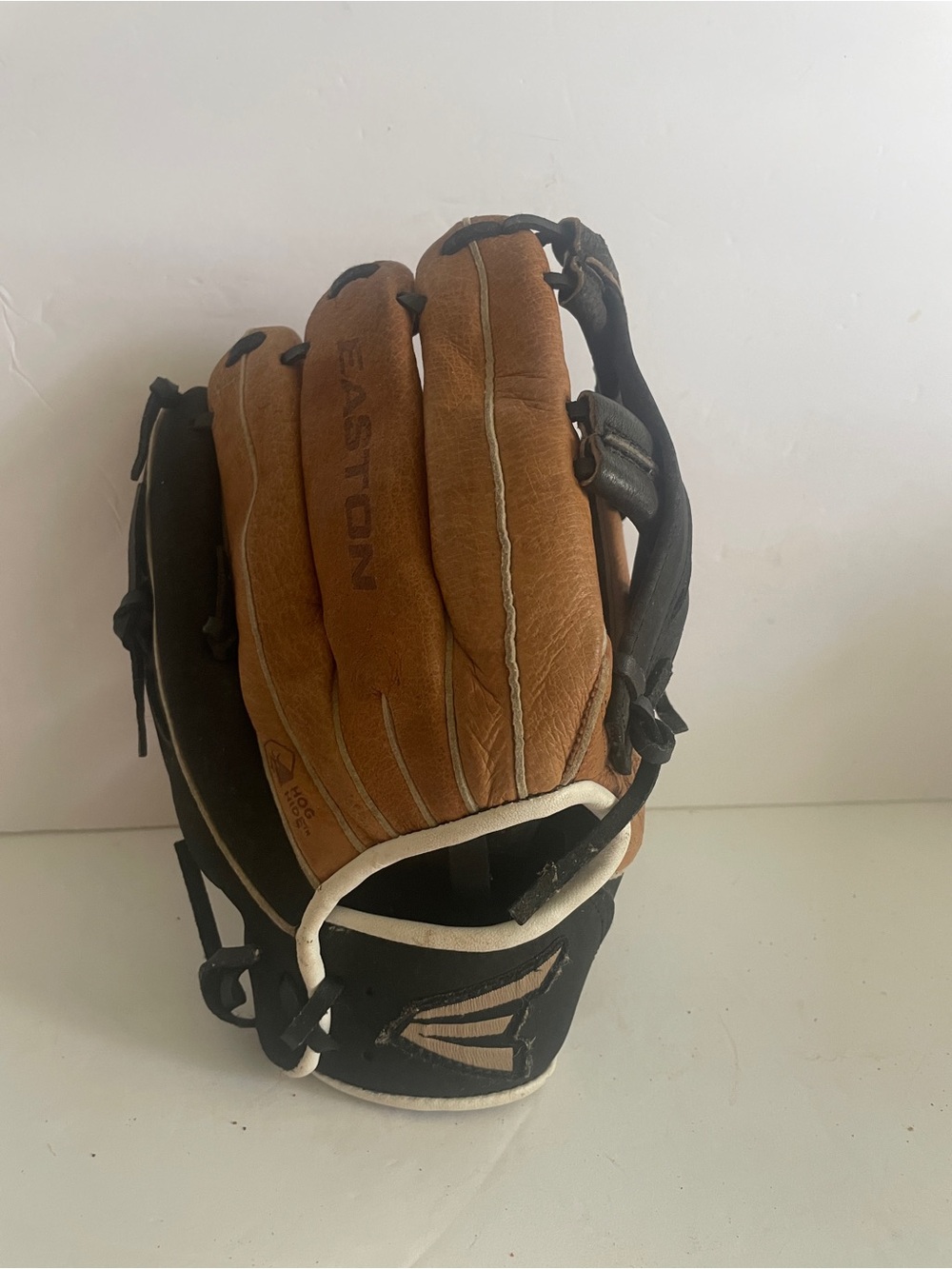 Easton Brown/Black Youth  10.5” pattern Baseball Glove Scout Flex Tech System
